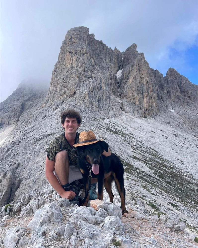 Foto di Luca con il suo cane